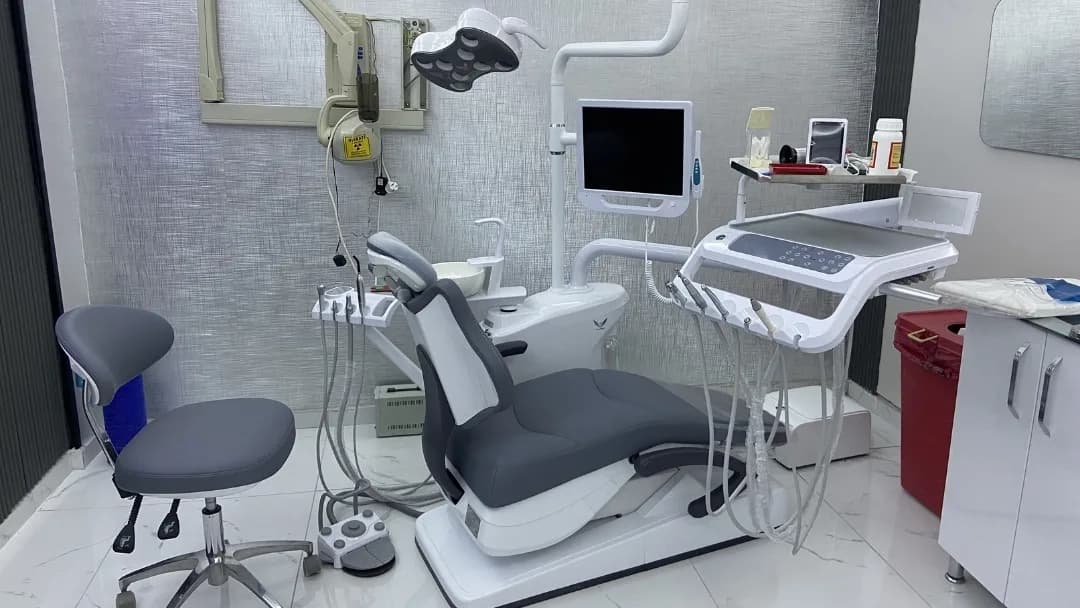 Diş Hekimi Uğur Ümit - İzmit Nöbetçi Dişçi | Kocaeli 7/24 Açık Acil Özel Diş Hastanesi klinik kapak fotoğrafı