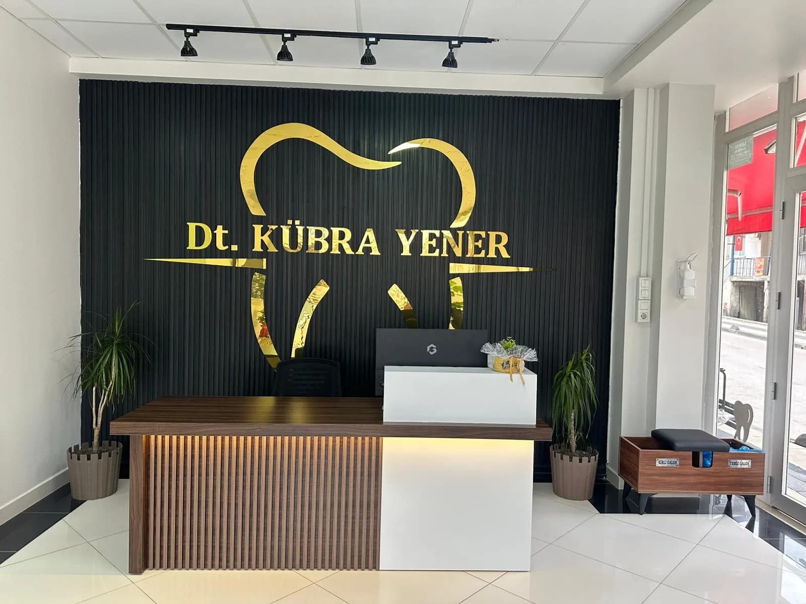 DT.KÜBRA ZENGİN YENER klinik kapak fotoğrafı