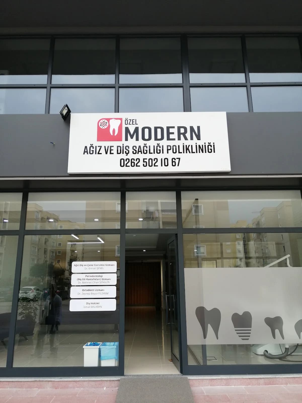 Çene Cerrahisi ve İmplantoloji Uzm. Dr. Erman Şenel Modern Diş Polikliniği klinik kapak fotoğrafı
