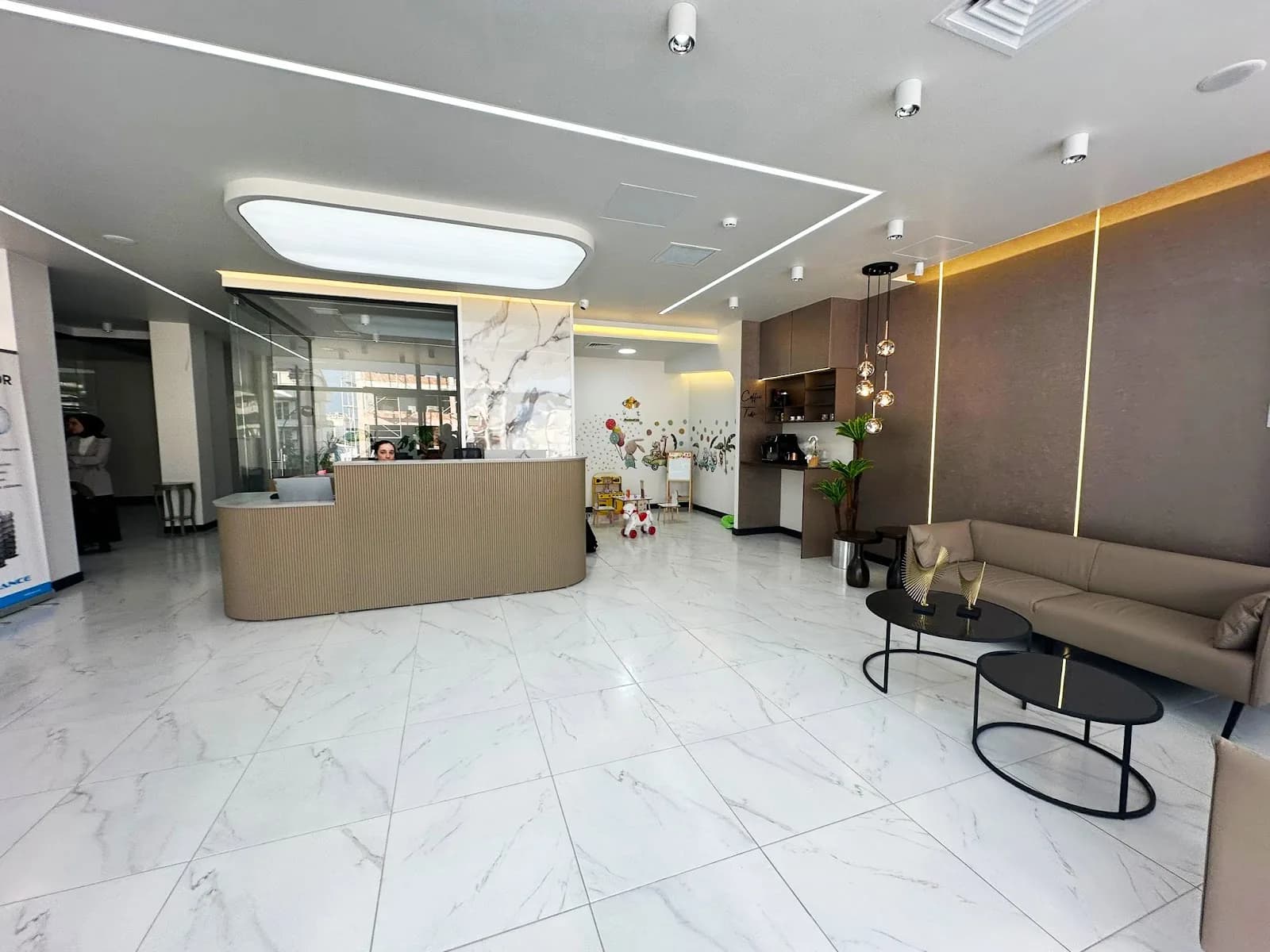 AKADEMİ AĞIZ VE DİŞ SAĞLIĞI POLİKLİNİĞİ klinik kapak fotoğrafı